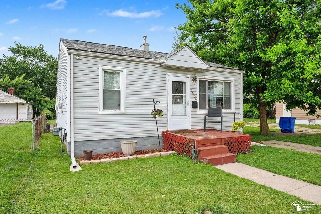 8436 Prospect Avenue Warren City MI 48089