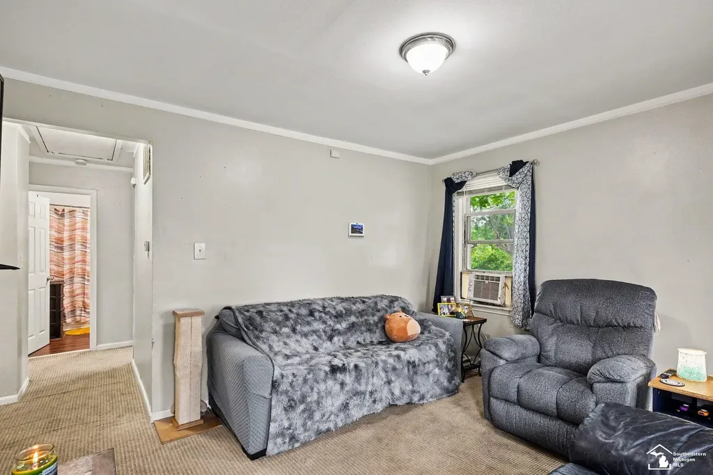 8436 Prospect Avenue Warren City MI 48089