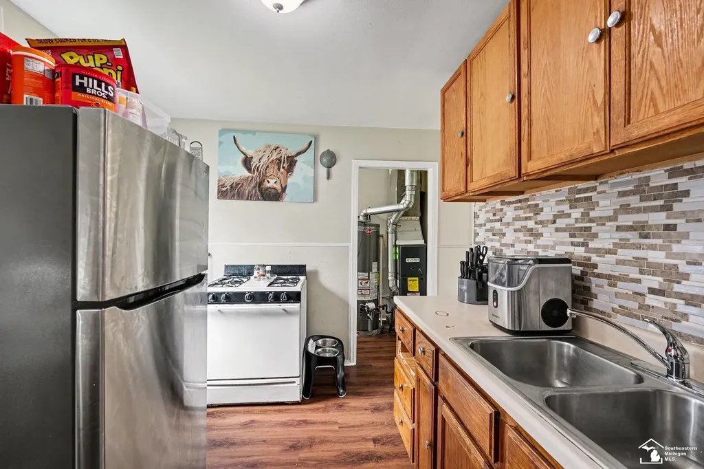8436 Prospect Avenue Warren City MI 48089