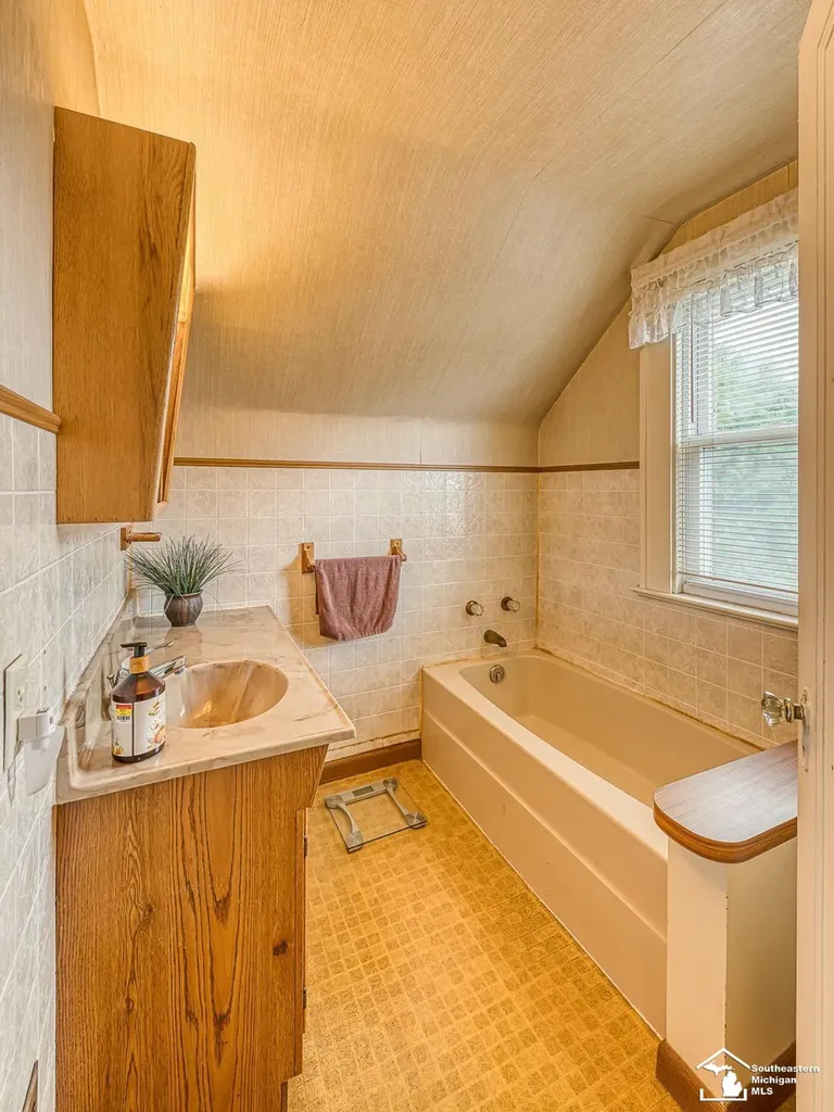 4973 N Dixie Highway Frenchtown Township MI 48166