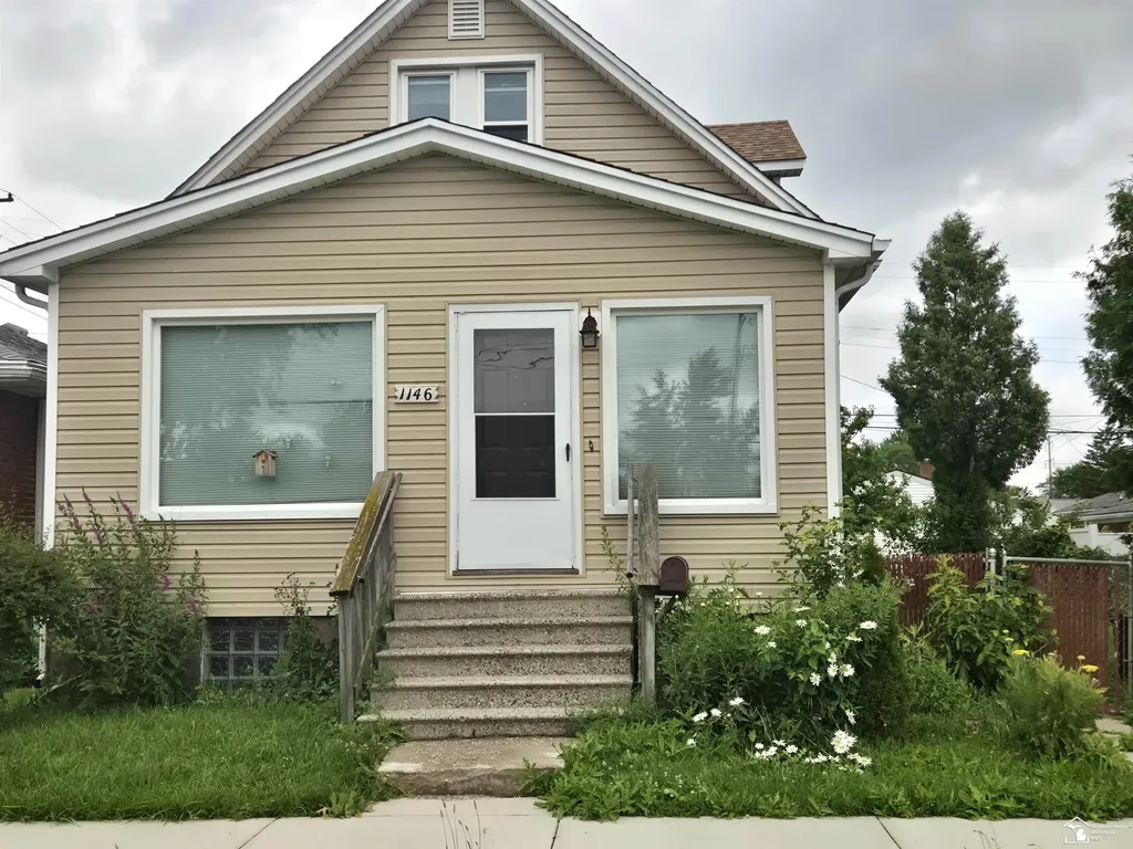1146 Lindbergh Wyandotte City MI 48192