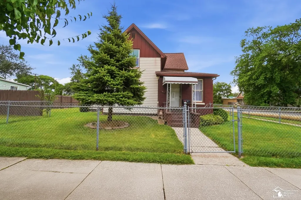 943 E 4th Street Monroe City MI 48161