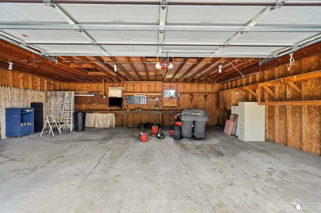 943 E 4th Street Monroe City MI 48161