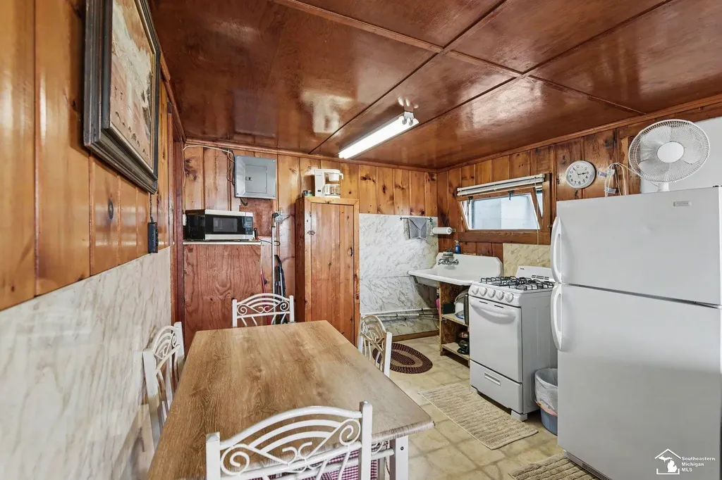 5358 W Houghton Lake Drive Unknown City MI 48629