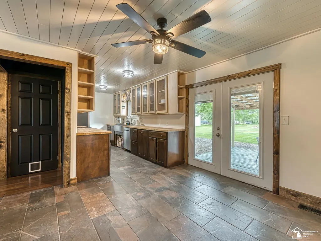 10937 Armstrong Road Berlin Charter Township MI 48179