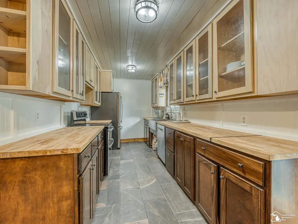 10937 Armstrong Road Berlin Charter Township MI 48179