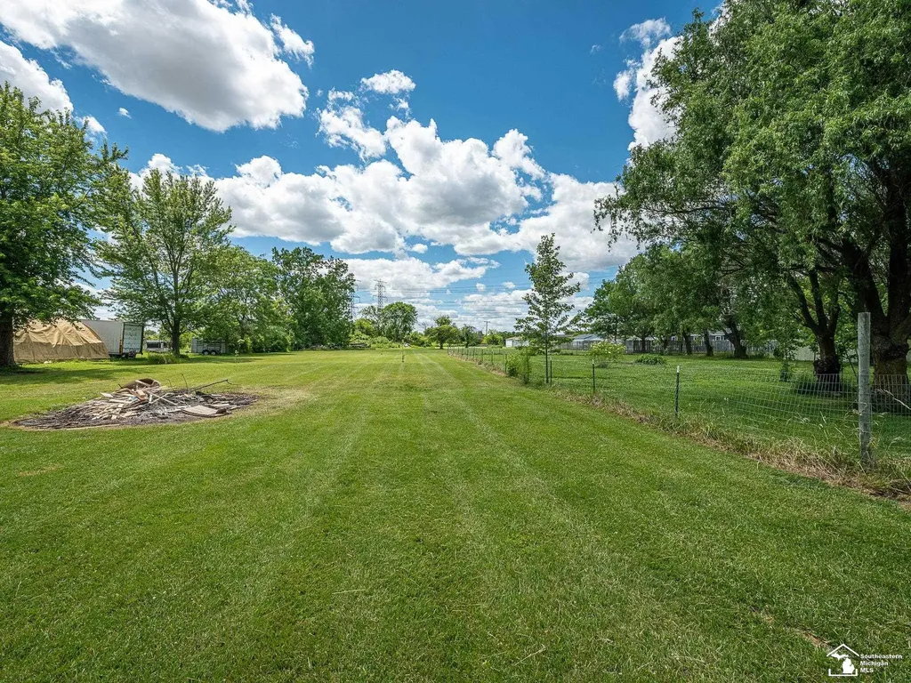 10937 Armstrong Road Berlin Charter Township MI 48179
