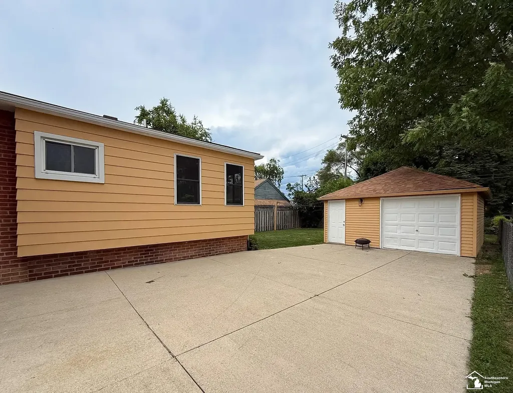 2845 Birchwood Street Trenton City MI 48183