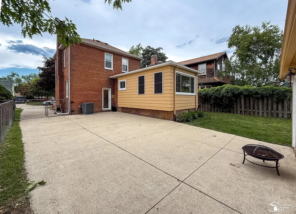 2845 Birchwood Street Trenton City MI 48183