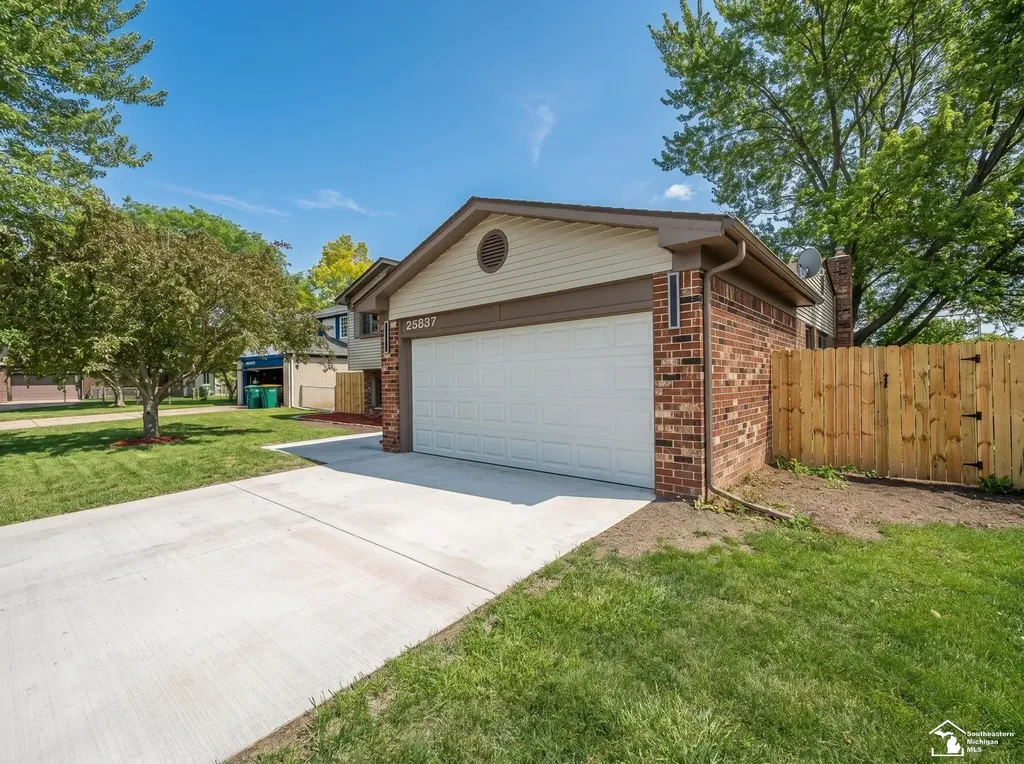 25837 Badger Street Brownstown Charter Township MI 48134