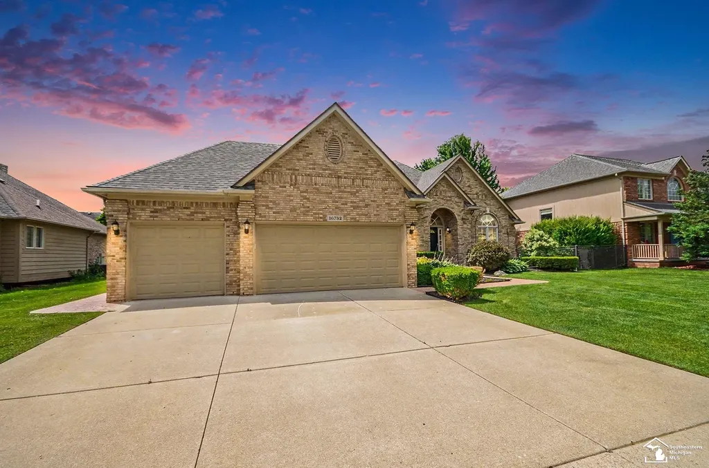 16732 English Garden Drive Macomb Township MI 48042