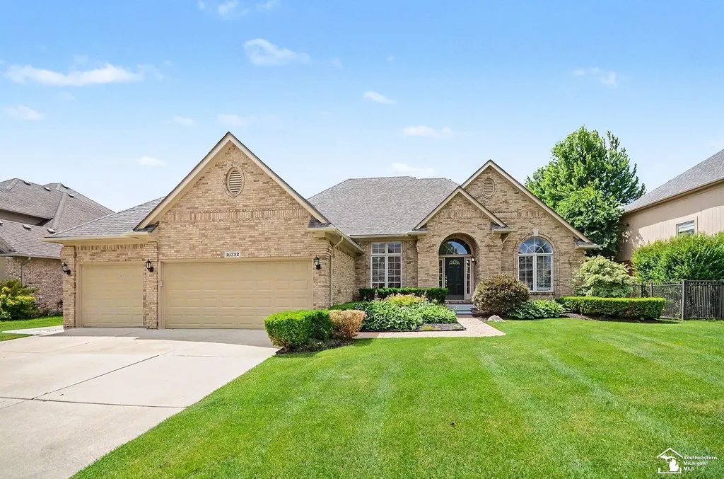 16732 English Garden Drive Macomb Township MI 48042