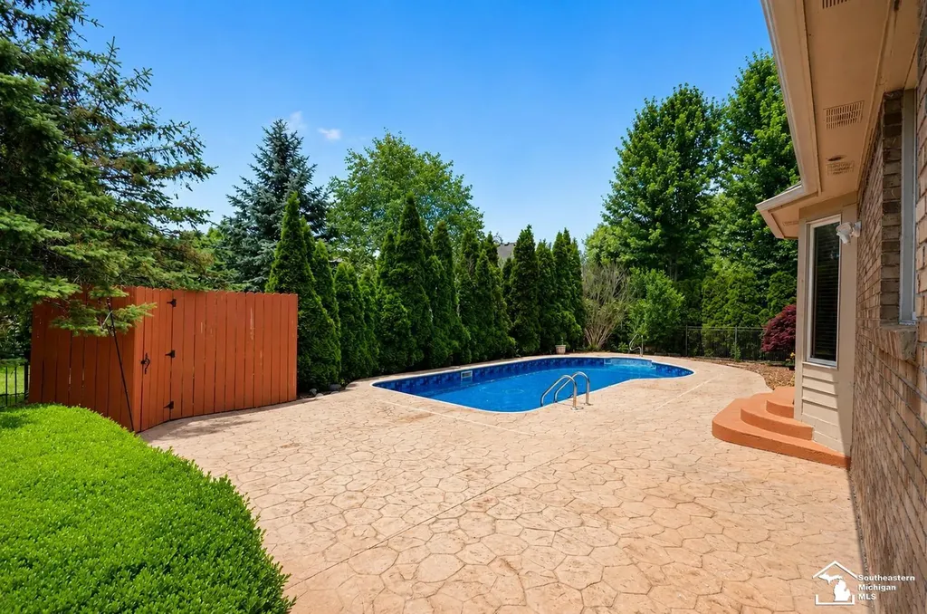 16732 English Garden Drive Macomb Township MI 48042