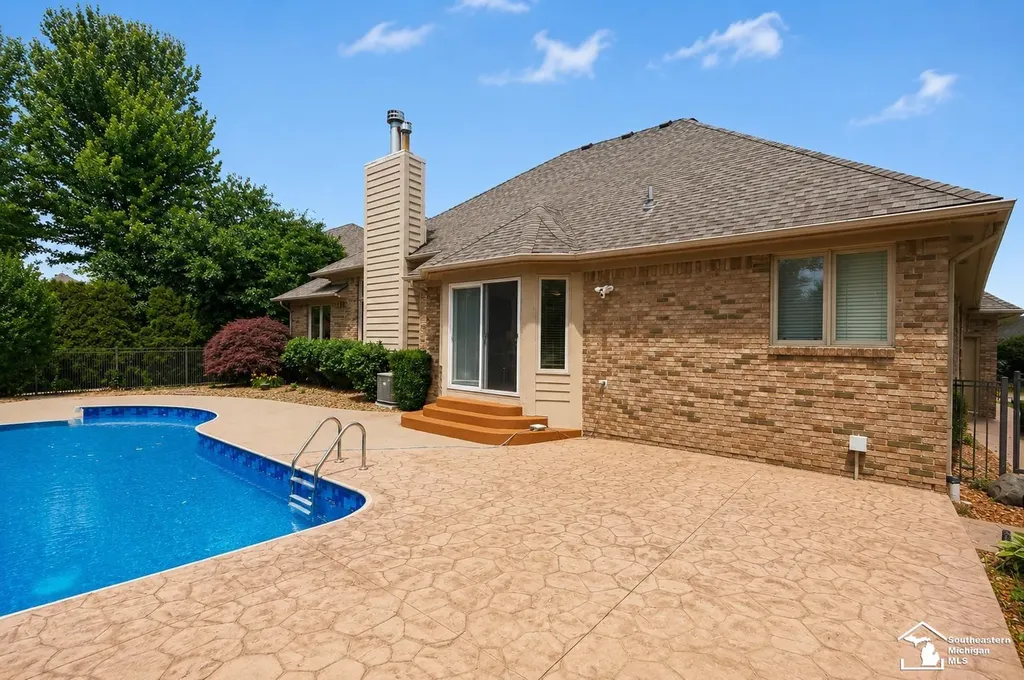 16732 English Garden Drive Macomb Township MI 48042