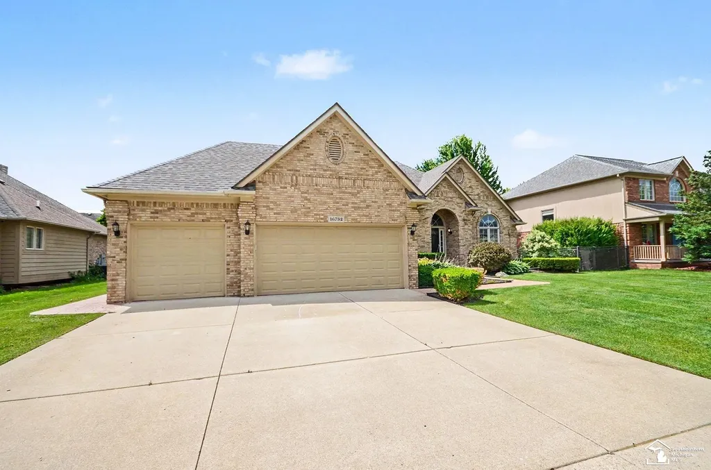 16732 English Garden Drive Macomb Township MI 48042