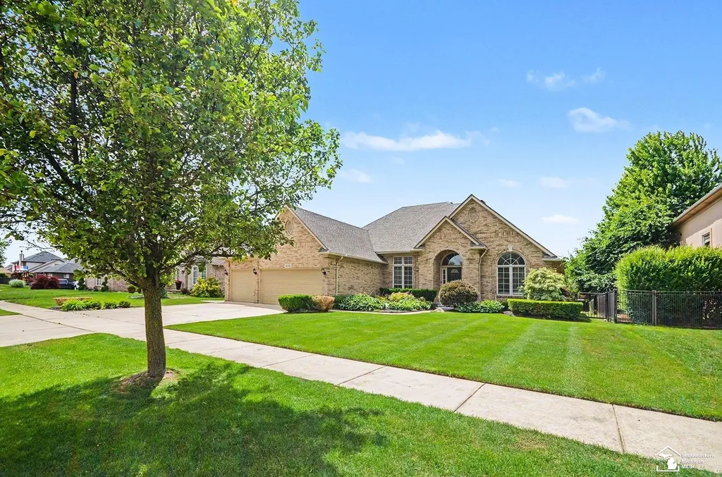 16732 English Garden Drive Macomb Township MI 48042
