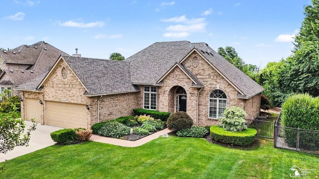 16732 English Garden Drive Macomb Township MI 48042