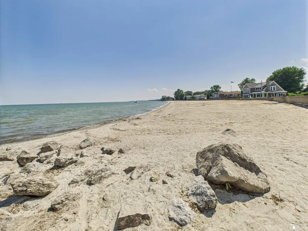 4356 14th Street Luna Pier City MI 48157