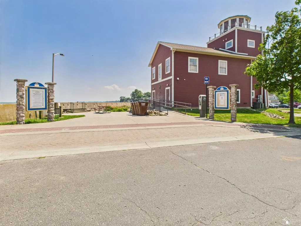 4356 14th Street Luna Pier City MI 48157