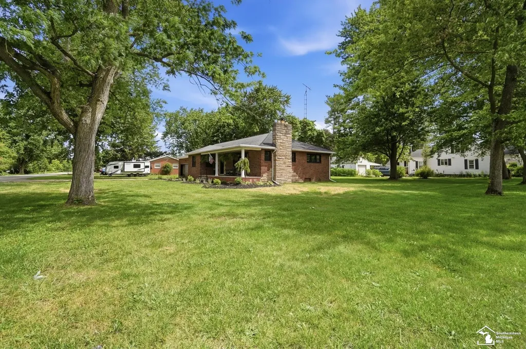 12512 Maxwell Road Carleton Village MI 48117