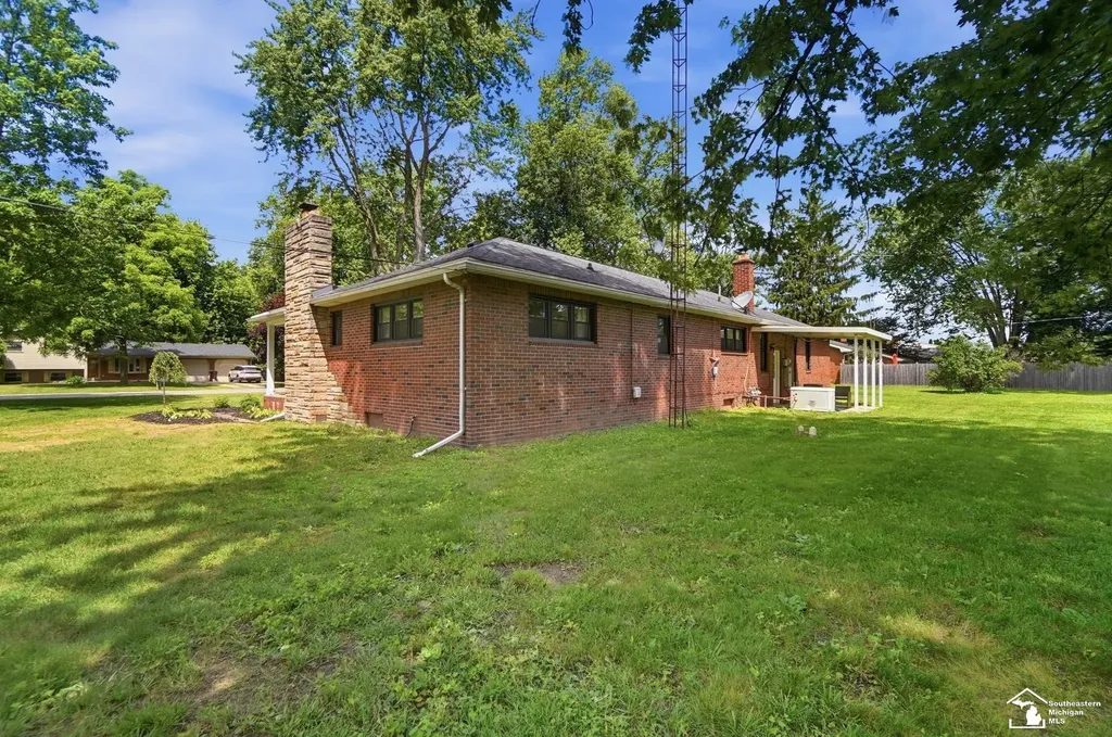 12512 Maxwell Road Carleton Village MI 48117