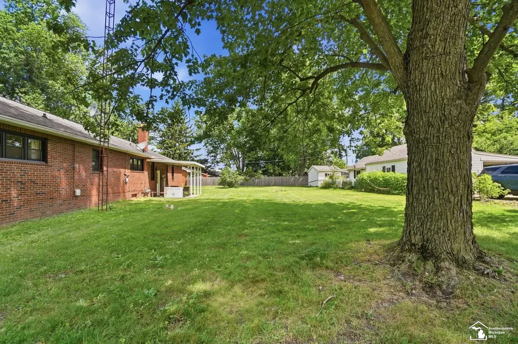 12512 Maxwell Road Carleton Village MI 48117