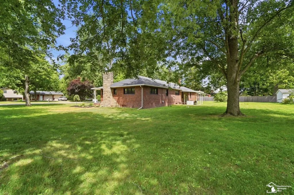 12512 Maxwell Road Carleton Village MI 48117