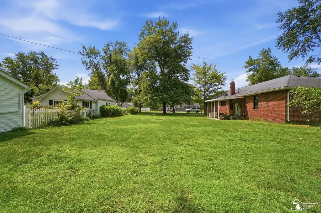 12512 Maxwell Road Carleton Village MI 48117