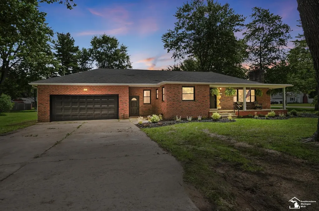 12512 Maxwell Road Carleton Village MI 48117