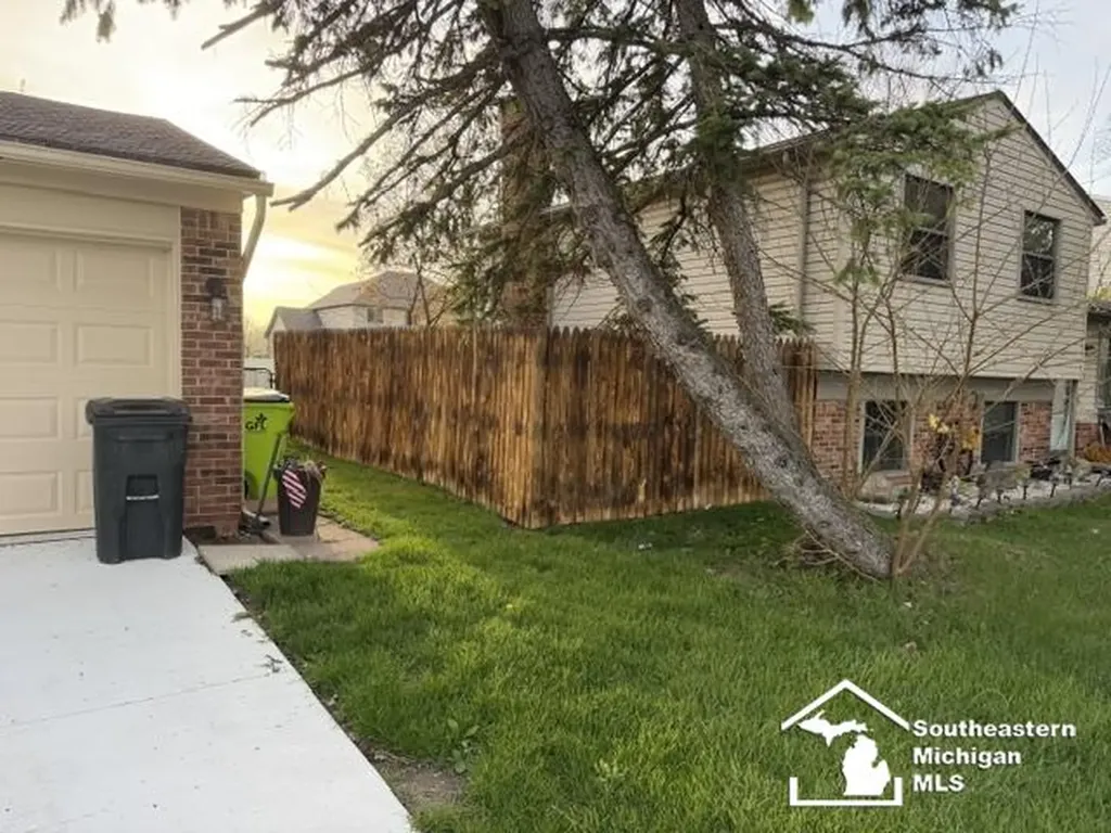 30374 Torry Street Flat Rock City MI 48134
