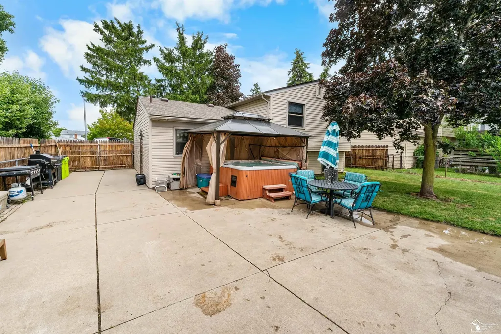 30374 Torry Avenue Flat Rock City MI 48134