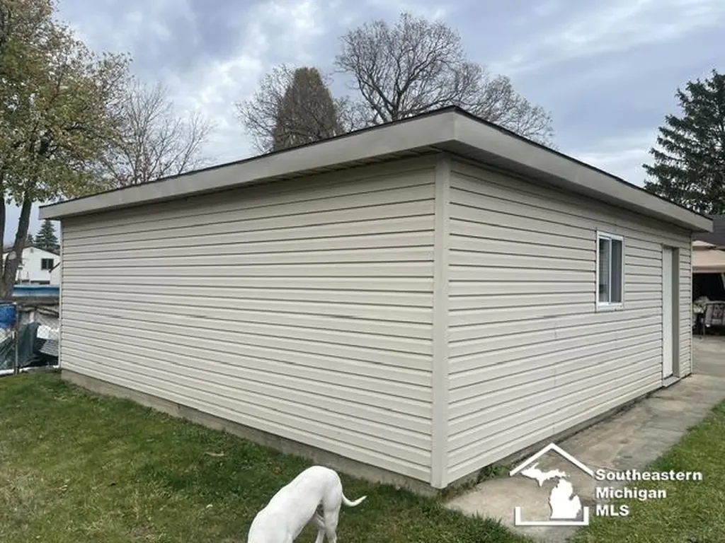 30374 Torry Street Flat Rock City MI 48134