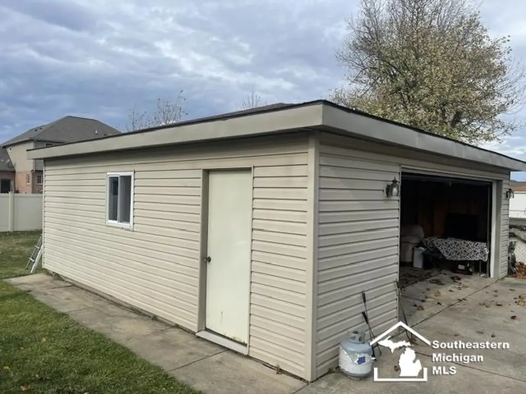 30374 Torry Street Flat Rock City MI 48134