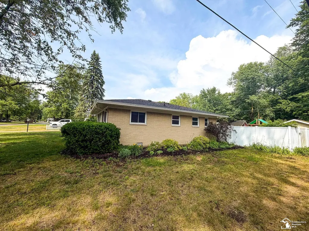 9836 Pamela Drive Bedford Township MI 48182