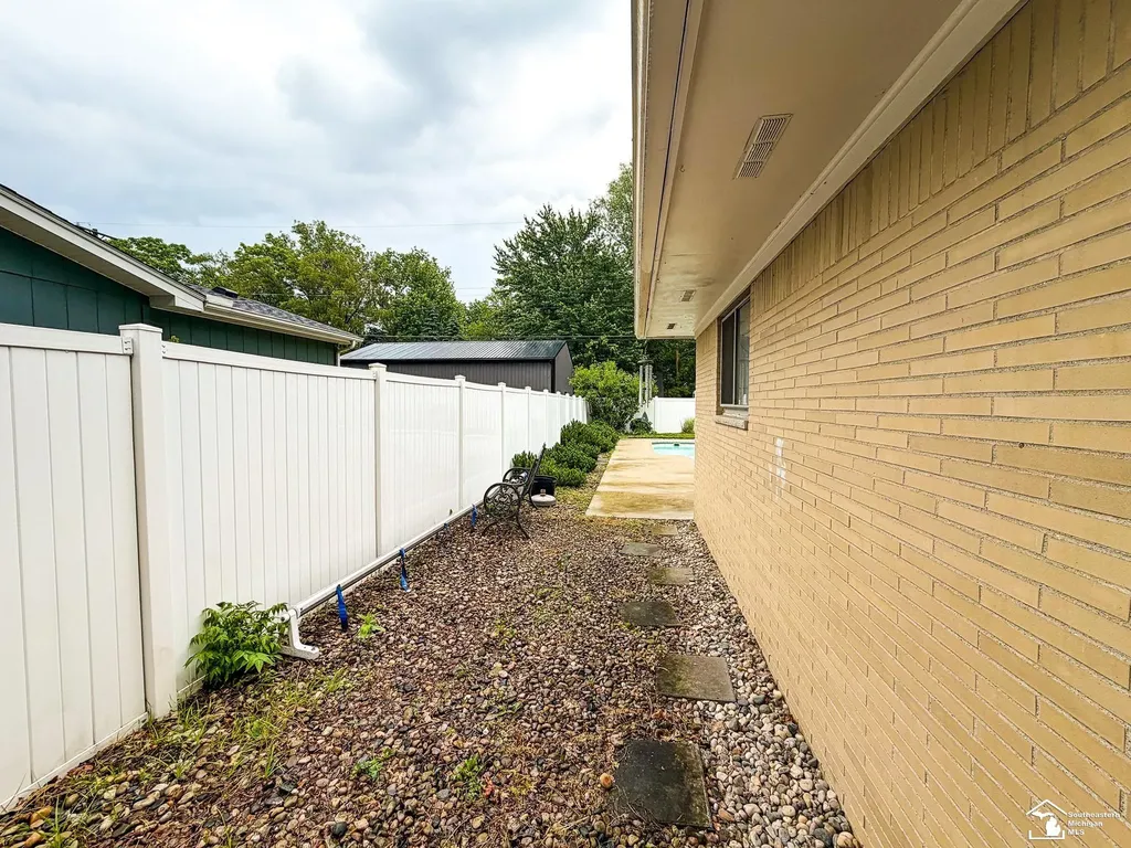 9836 Pamela Drive Bedford Township MI 48182