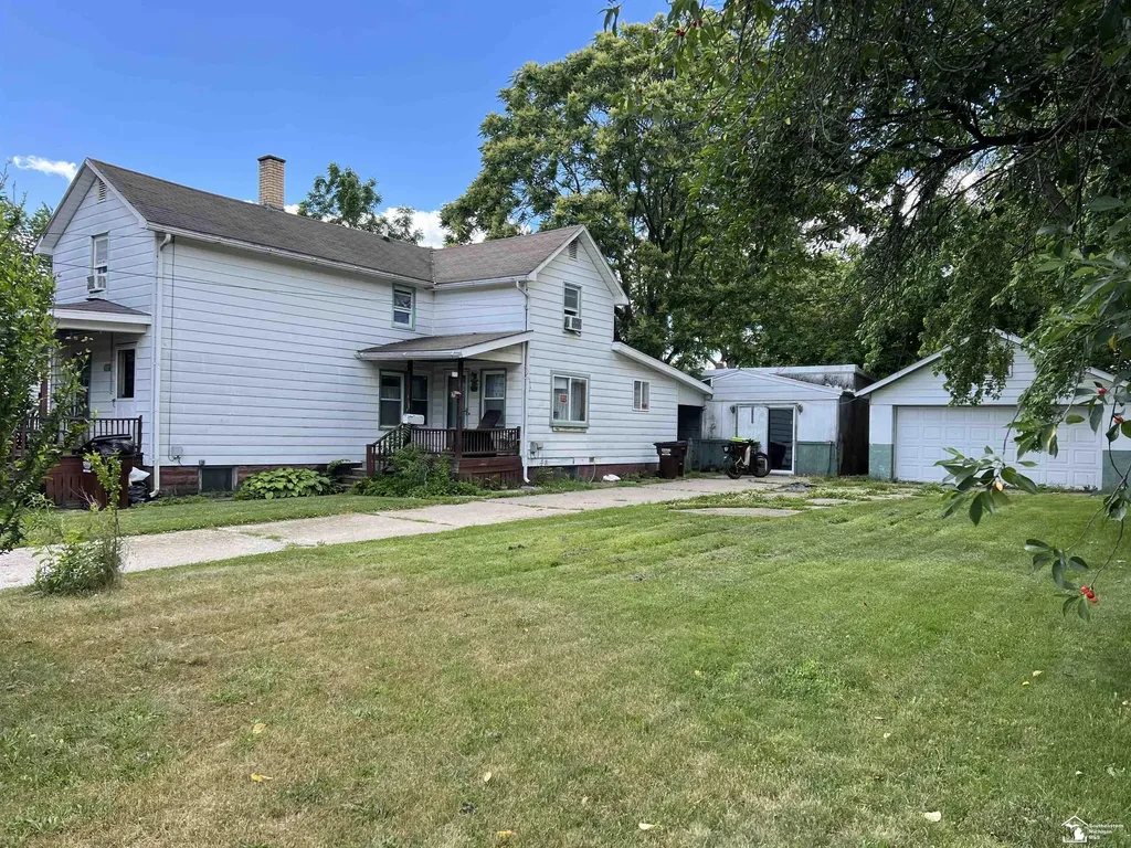820 Adams Street Monroe City MI 48161