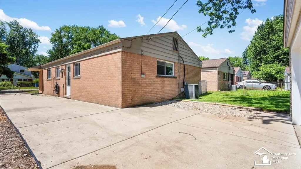 13328 Neely Street Gibraltar City MI 48173