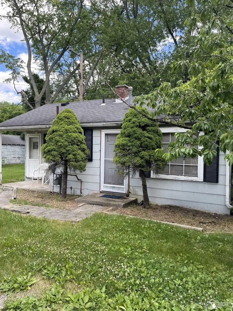 809 Pipis Drive Frenchtown Township MI 48162