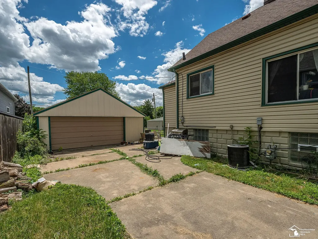 857 Plum Street Wyandotte City MI 48192