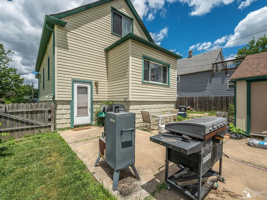 857 Plum Street Wyandotte City MI 48192