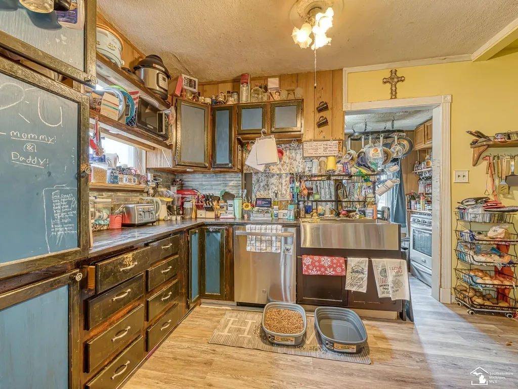 857 Plum Street Wyandotte City MI 48192