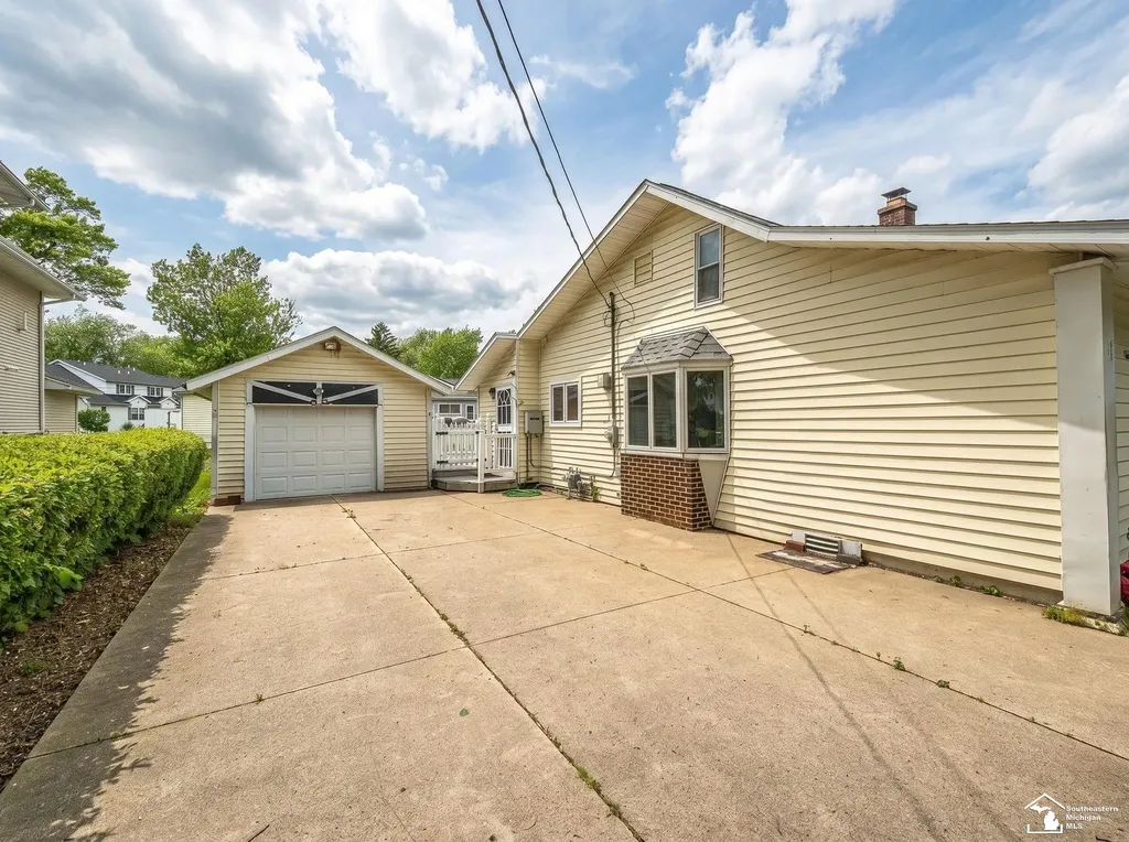 13857 Lake Drive Monroe Charter Township MI 48161