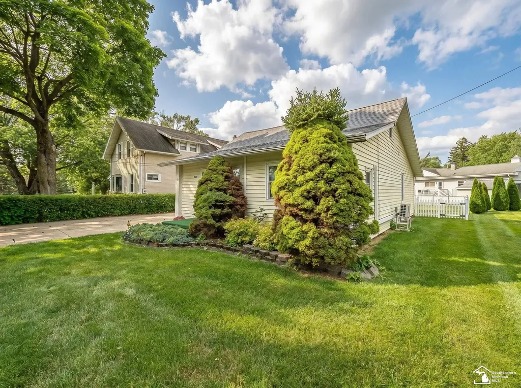 13857 Lake Drive Monroe Charter Township MI 48161