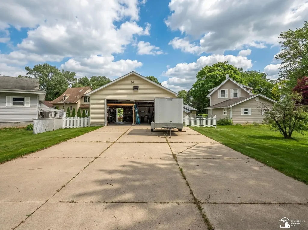 13857 Lake Drive Monroe Charter Township MI 48161