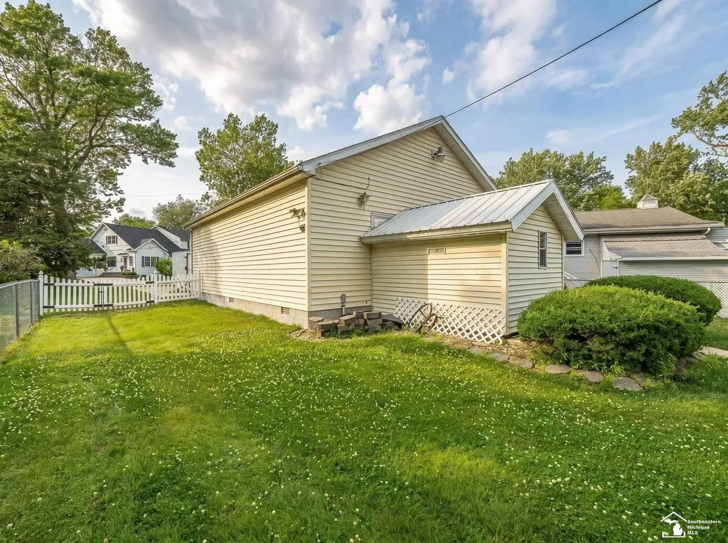 13857 Lake Drive Monroe Charter Township MI 48161