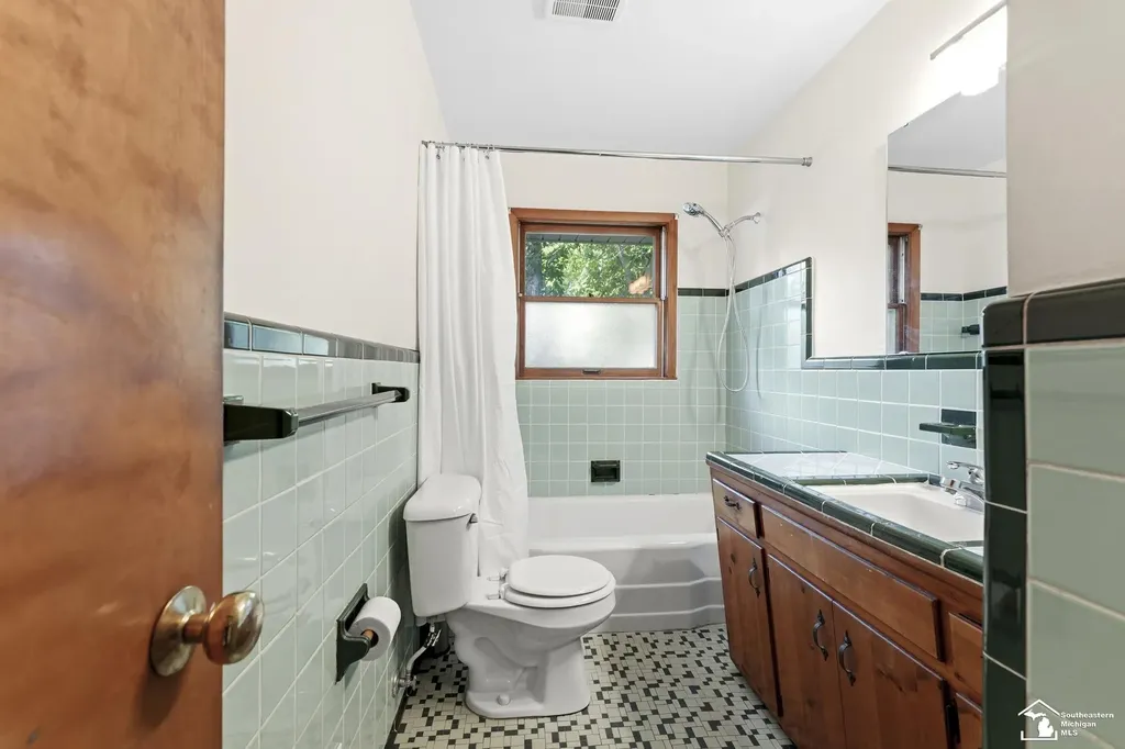 16022 Kennebec Street Southgate City MI 48195