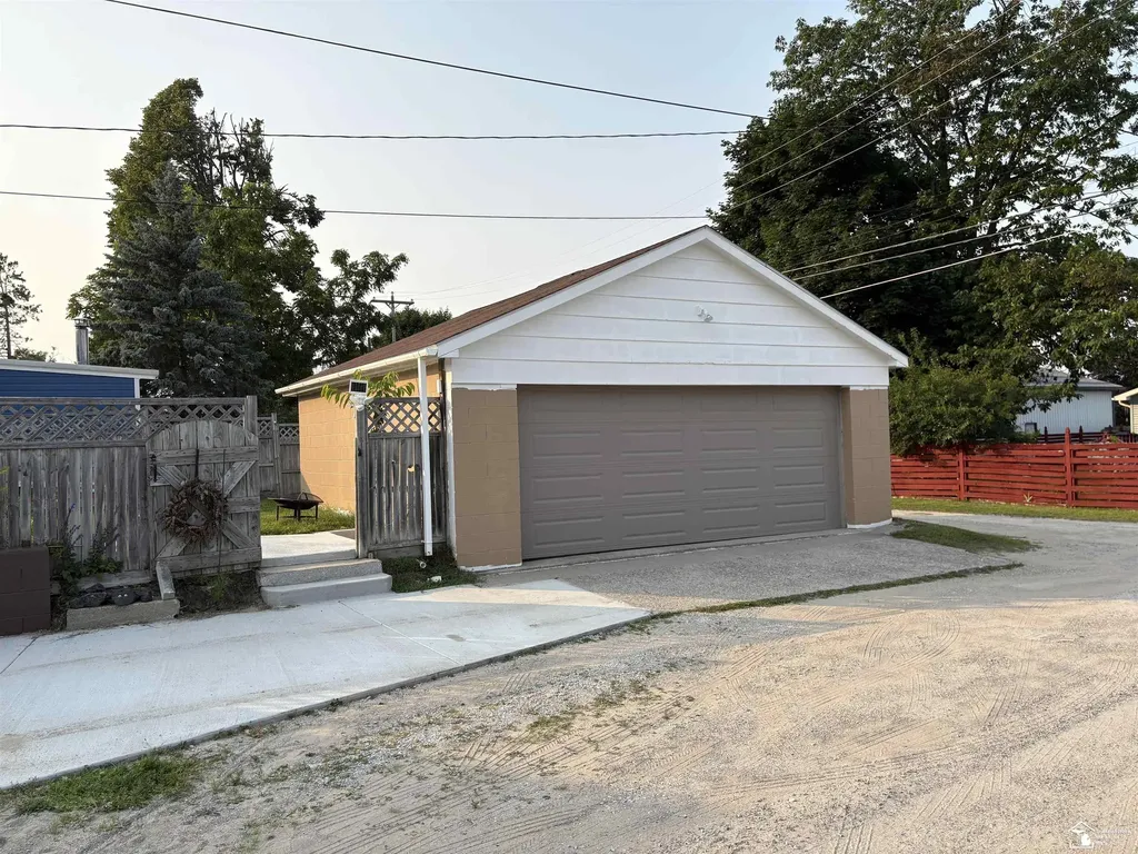 318 N Seventh Street Rogers City City MI 49779