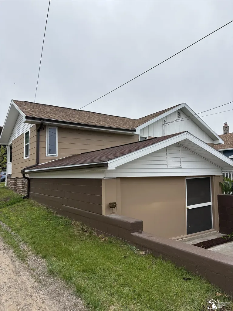318 N Seventh Street Rogers City City MI 49779
