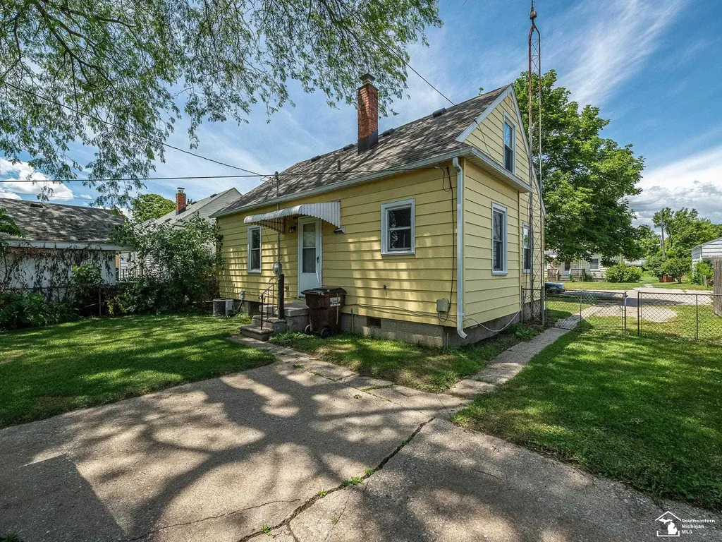 713 Roeder Street Monroe City MI 48161