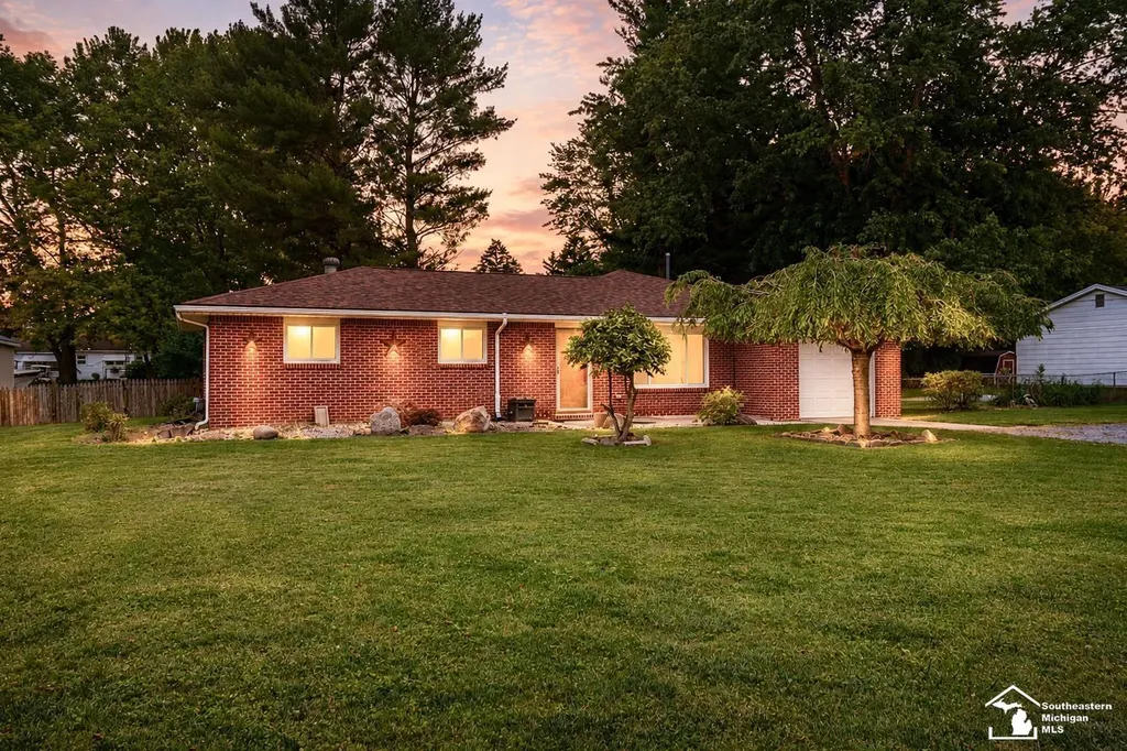 8940 Woodside Drive Bedford Township MI 48182
